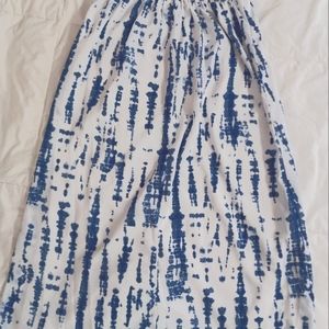 Women blue and white pattern long skirt